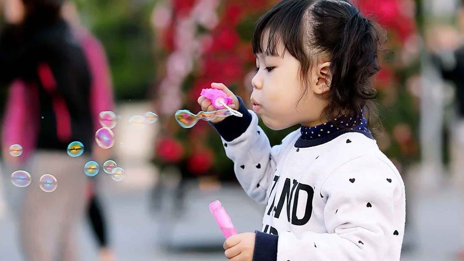 5 روش عالی و کارآمد برای درست کردن انواع مایع حباب ساز - کاغذ رنگی