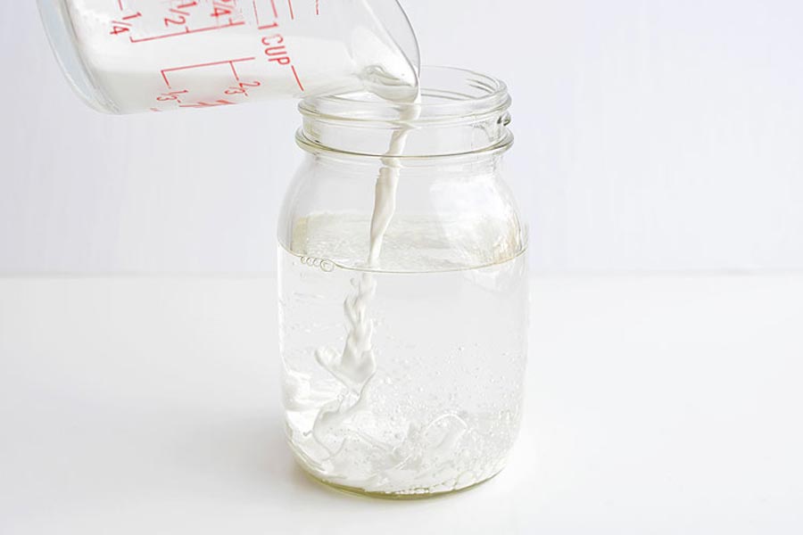 مخلوط آب و روغن در شیشه مربا دکوری