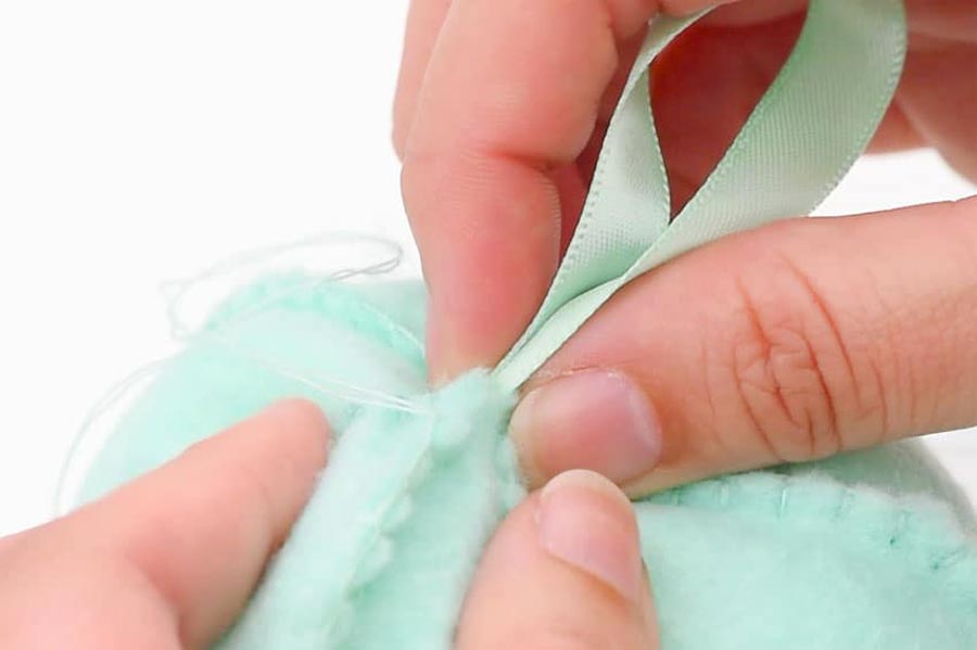 دوخت آویز روبانی به کاردستی عروس دریایی نمدی